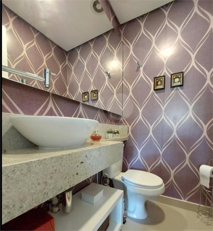 Apartamento com 2 dormitórios, sendo 2 suítes, 3 banheiros e 2 vagas de garagem