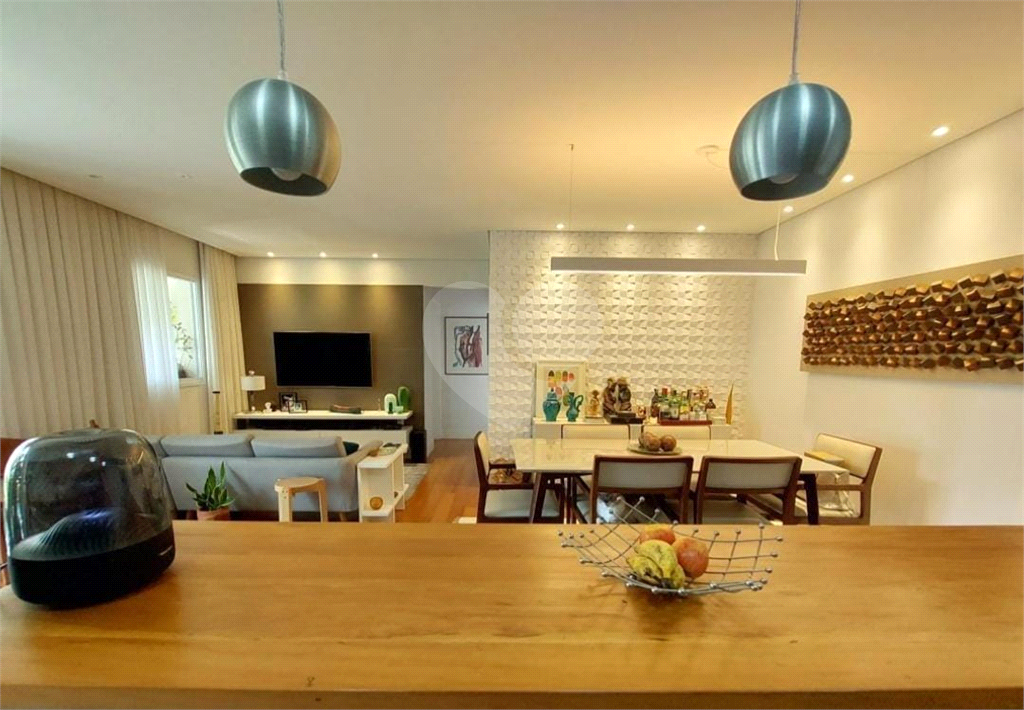 Apartamento com 2 dormitórios, sendo 2 suítes, 3 banheiros e 2 vagas de garagem