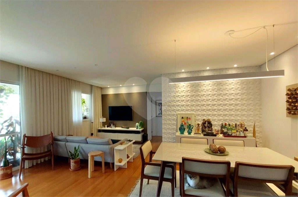 Apartamento com 2 dormitórios, sendo 2 suítes, 3 banheiros e 2 vagas de garagem