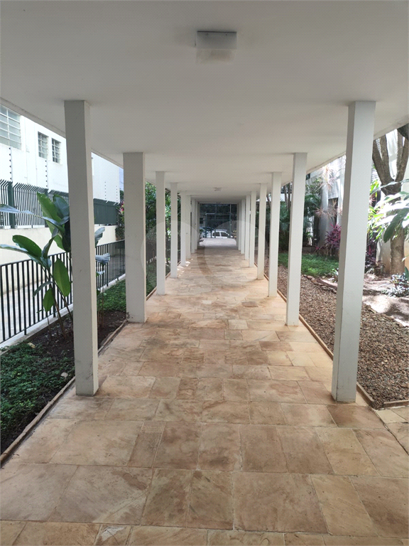 Amplo Apartamento Reformado no Coração dos Jardins.