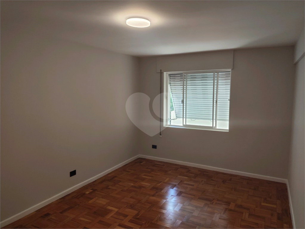 Amplo Apartamento Reformado no Coração dos Jardins.