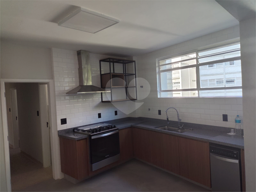 Amplo Apartamento Reformado no Coração dos Jardins.