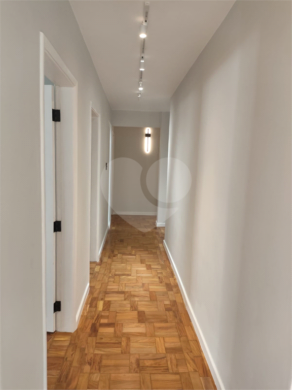 Amplo Apartamento Reformado no Coração dos Jardins.