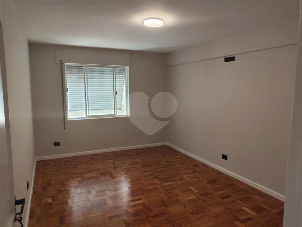Amplo Apartamento Reformado no Coração dos Jardins.