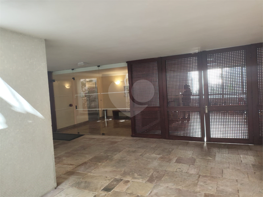Amplo Apartamento Reformado no Coração dos Jardins.