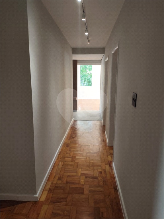 Amplo Apartamento Reformado no Coração dos Jardins.