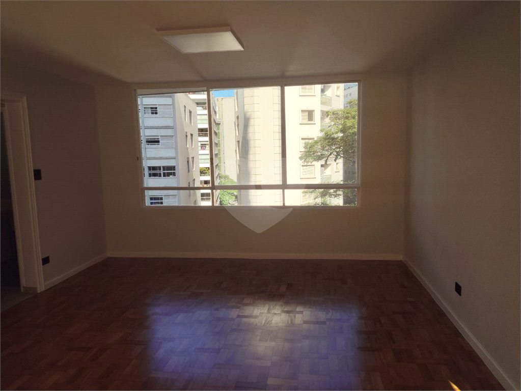 Amplo Apartamento Reformado no Coração dos Jardins.