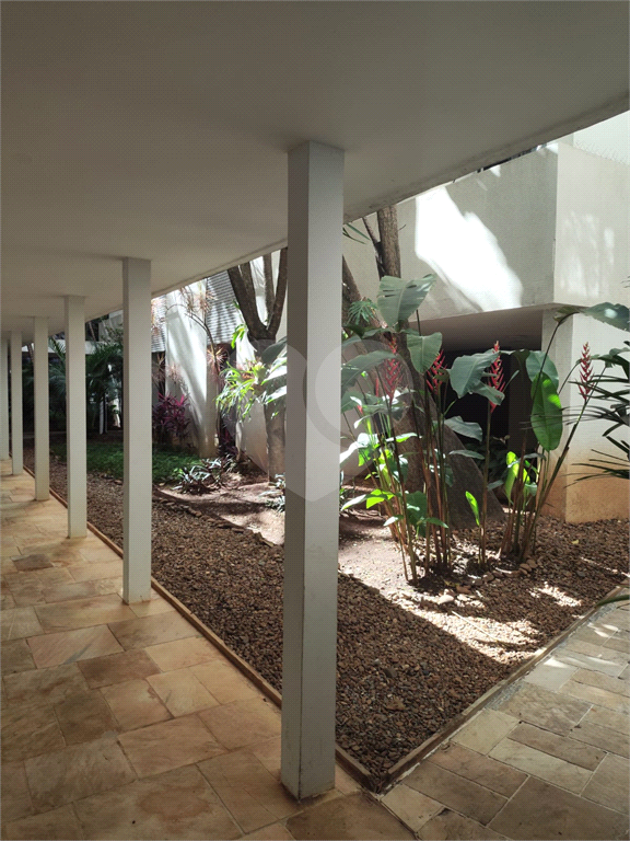 Amplo Apartamento Reformado no Coração dos Jardins.