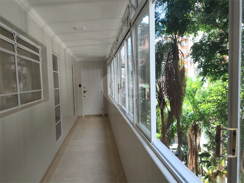 Amplo Apartamento Reformado no Coração dos Jardins.