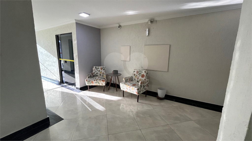 Apartamento à venda com 2 quartos, 63m² - Foto 2