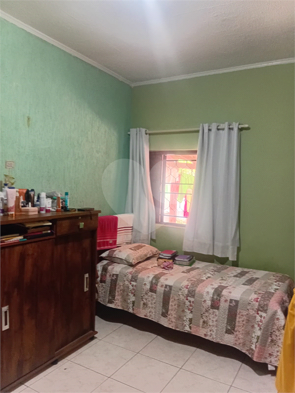 Casa Térrea no Tremembé com 500 metros de terreno  com 3 dormitórios , 3 vagas, e mais 2 casas no fundo independente com 1 dormitório cada.