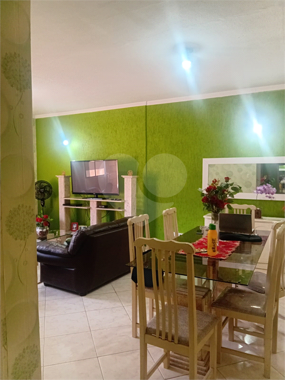 Casa Térrea no Tremembé com 500 metros de terreno  com 3 dormitórios , 3 vagas, e mais 2 casas no fundo independente com 1 dormitório cada.