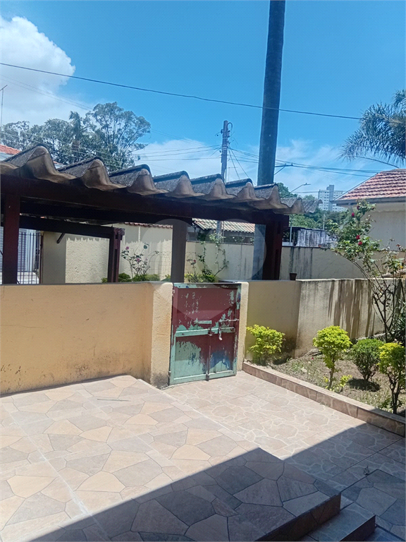 Casa Térrea no Tremembé com 500 metros de terreno  com 3 dormitórios , 3 vagas, e mais 2 casas no fundo independente com 1 dormitório cada.