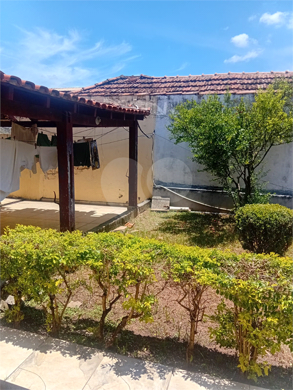 Casa Térrea no Tremembé com 500 metros de terreno  com 3 dormitórios , 3 vagas, e mais 2 casas no fundo independente com 1 dormitório cada.
