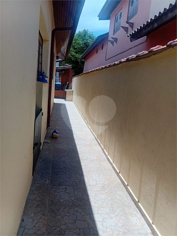 Casa Térrea no Tremembé com 500 metros de terreno  com 3 dormitórios , 3 vagas, e mais 2 casas no fundo independente com 1 dormitório cada.