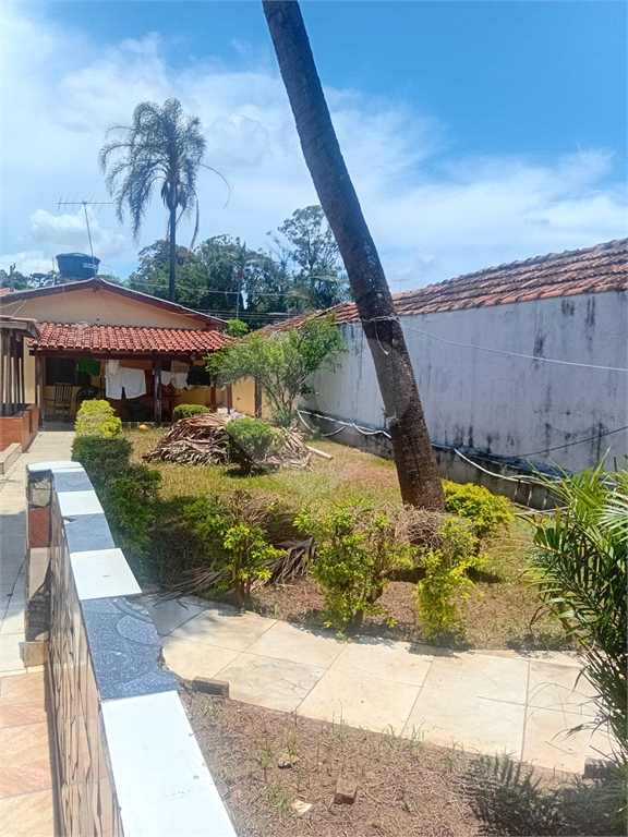 Casa Térrea no Tremembé com 500 metros de terreno  com 3 dormitórios , 3 vagas, e mais 2 casas no fundo independente com 1 dormitório cada.