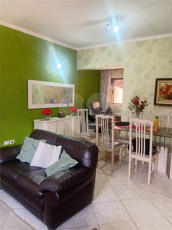 Casa Térrea no Tremembé com 500 metros de terreno  com 3 dormitórios , 3 vagas, e mais 2 casas no fundo independente com 1 dormitório cada.