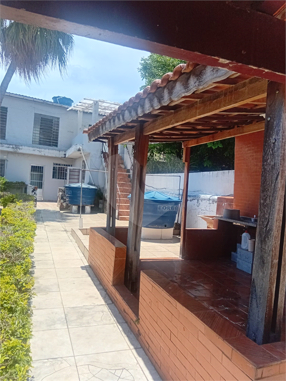 Casa Térrea no Tremembé com 500 metros de terreno  com 3 dormitórios , 3 vagas, e mais 2 casas no fundo independente com 1 dormitório cada.