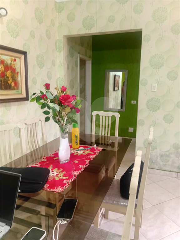 Casa Térrea no Tremembé com 500 metros de terreno  com 3 dormitórios , 3 vagas, e mais 2 casas no fundo independente com 1 dormitório cada.