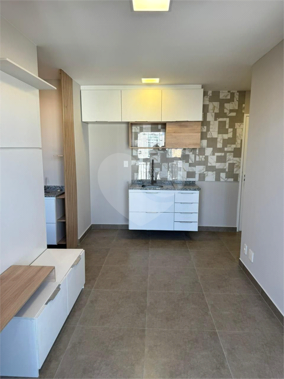 Apartamento para locação com 2 dormitórios e 1 vaga em Santana