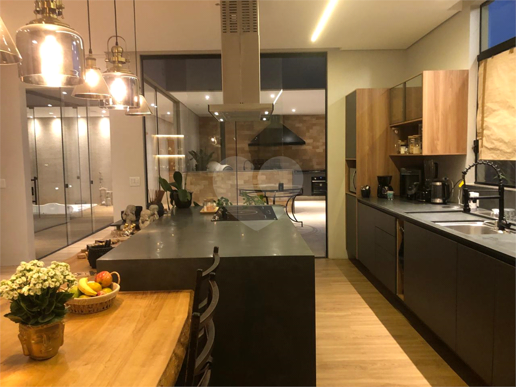 Casa à venda com 3 quartos, 304m² - Foto 1