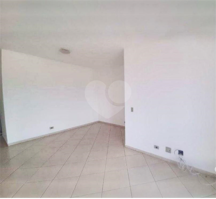 Apartamento à venda com 3 quartos, 67m² - Foto 2