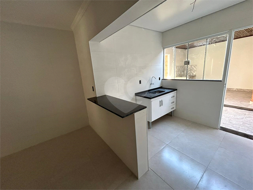 Casa à venda com 4 quartos, 160m² - Foto 2