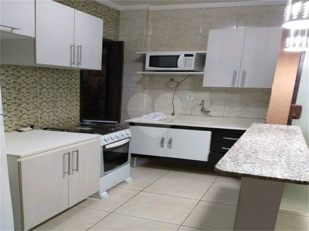 Predio com 6 Kitnets com Renda na Vila Maria 