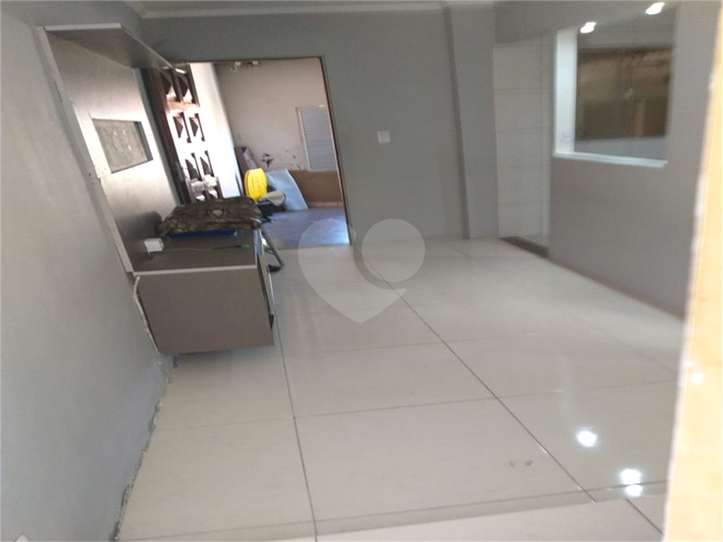 Predio com 6 Kitnets com Renda na Vila Maria 
