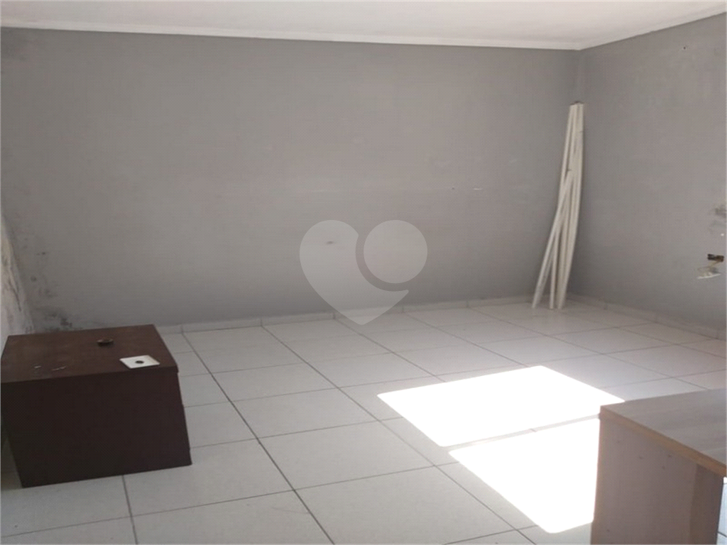 Predio com 6 Kitnets com Renda na Vila Maria 