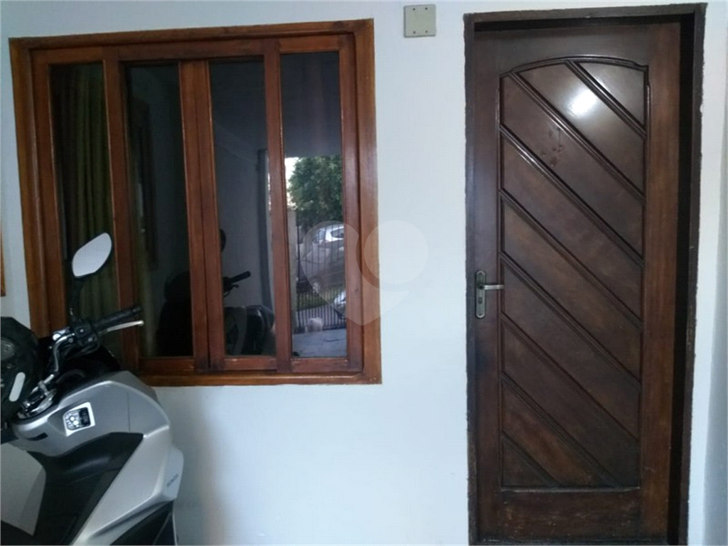 Predio com 6 Kitnets com Renda na Vila Maria 
