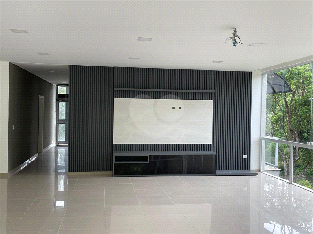 Casa em condomínio com 4 dormitórios e 6 vagas - Zona Norte