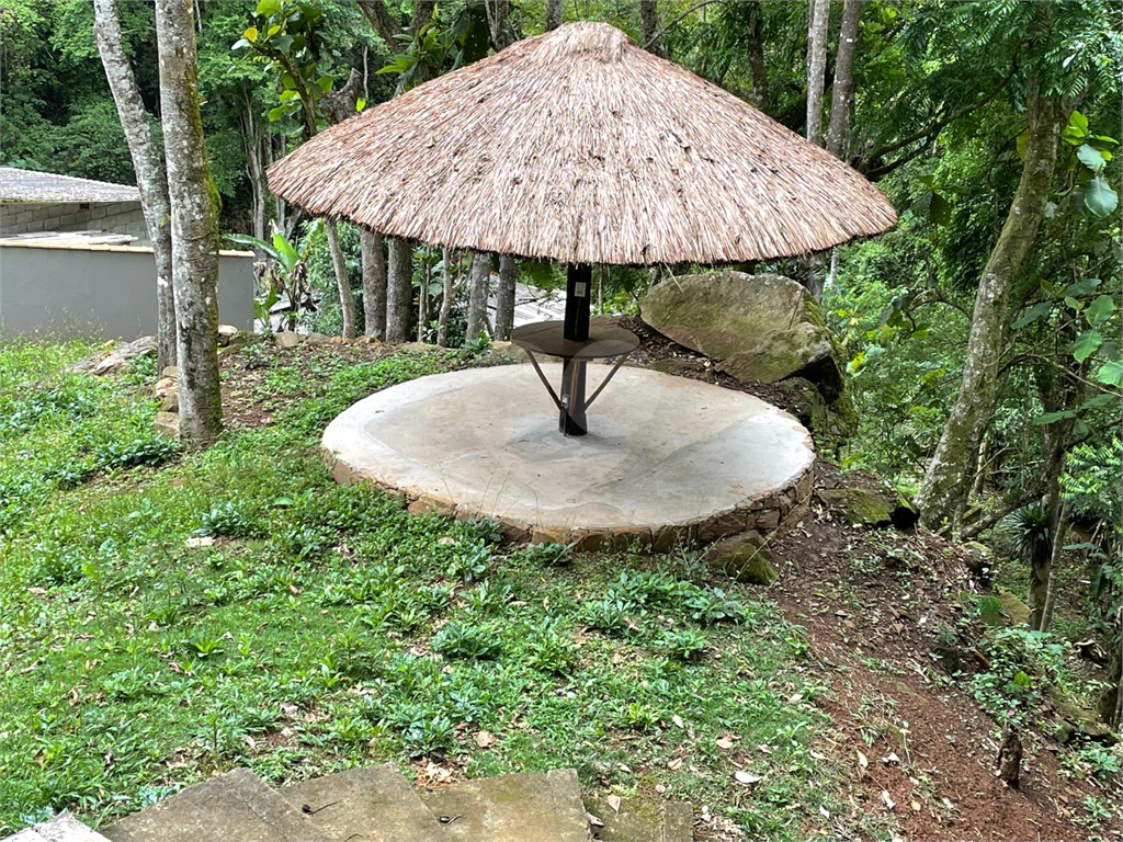Casa em condomínio com 4 dormitórios e 6 vagas - Zona Norte
