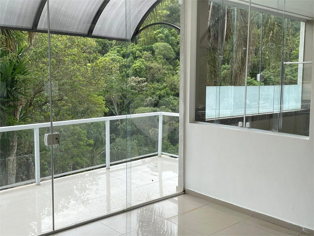 Casa em condomínio com 4 dormitórios e 6 vagas - Zona Norte