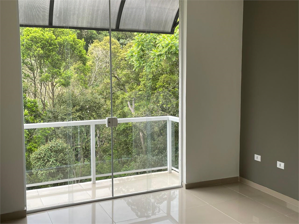 Casa em condomínio com 4 dormitórios e 6 vagas - Zona Norte