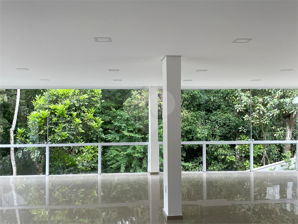 Casa em condomínio com 4 dormitórios e 6 vagas - Zona Norte
