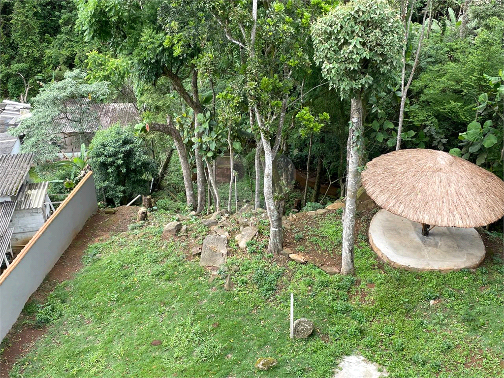 Casa em condomínio com 4 dormitórios e 6 vagas - Zona Norte