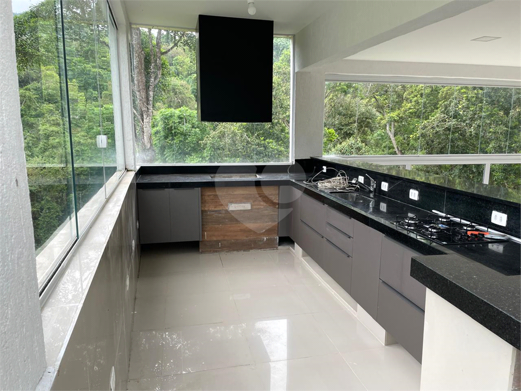 Casa em condomínio com 4 dormitórios e 6 vagas - Zona Norte