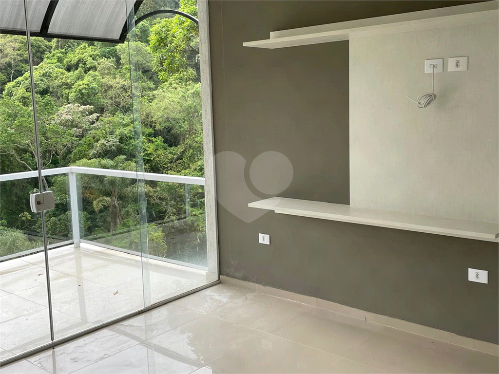 Casa em condomínio com 4 dormitórios e 6 vagas - Zona Norte