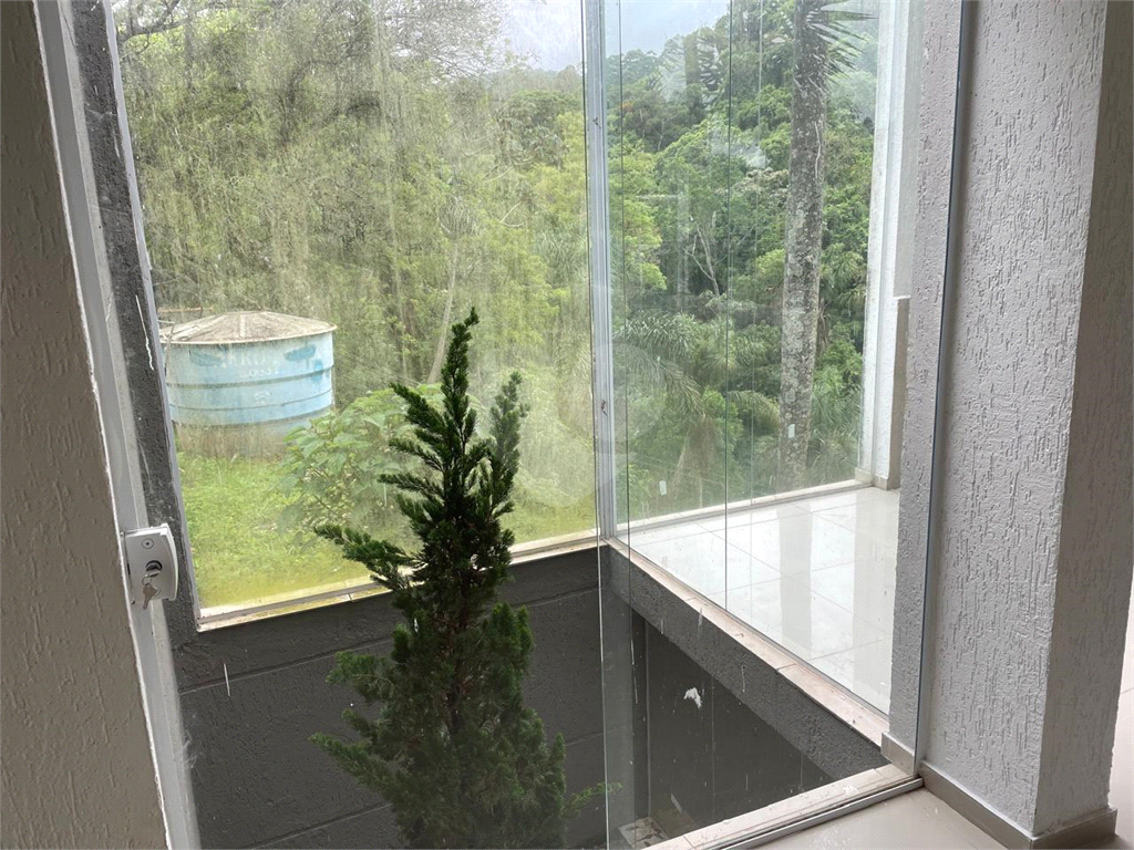Casa em condomínio com 4 dormitórios e 6 vagas - Zona Norte