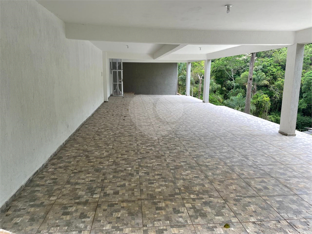 Casa em condomínio com 4 dormitórios e 6 vagas - Zona Norte