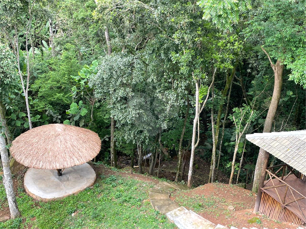 Casa em condomínio com 4 dormitórios e 6 vagas - Zona Norte