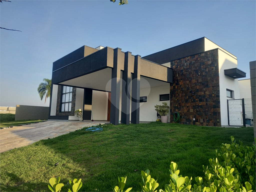 Casa de Condomínio à venda com 3 quartos, 340m² - Foto 1