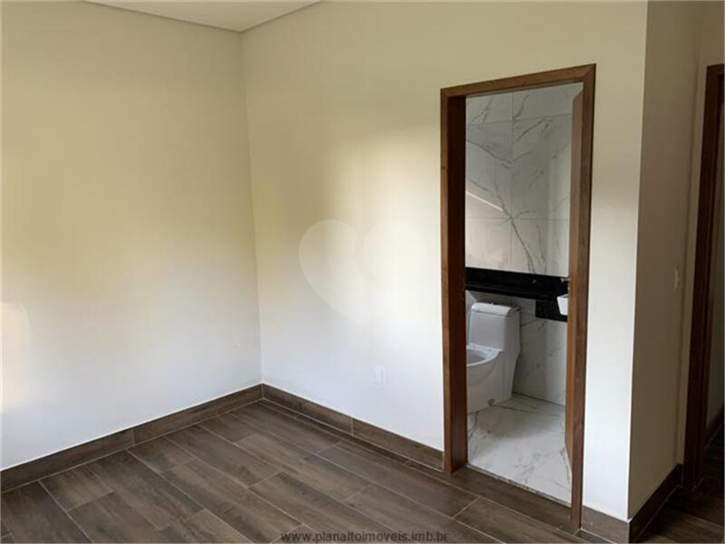 Chácara à venda com 4 quartos, 180m² - Foto 1