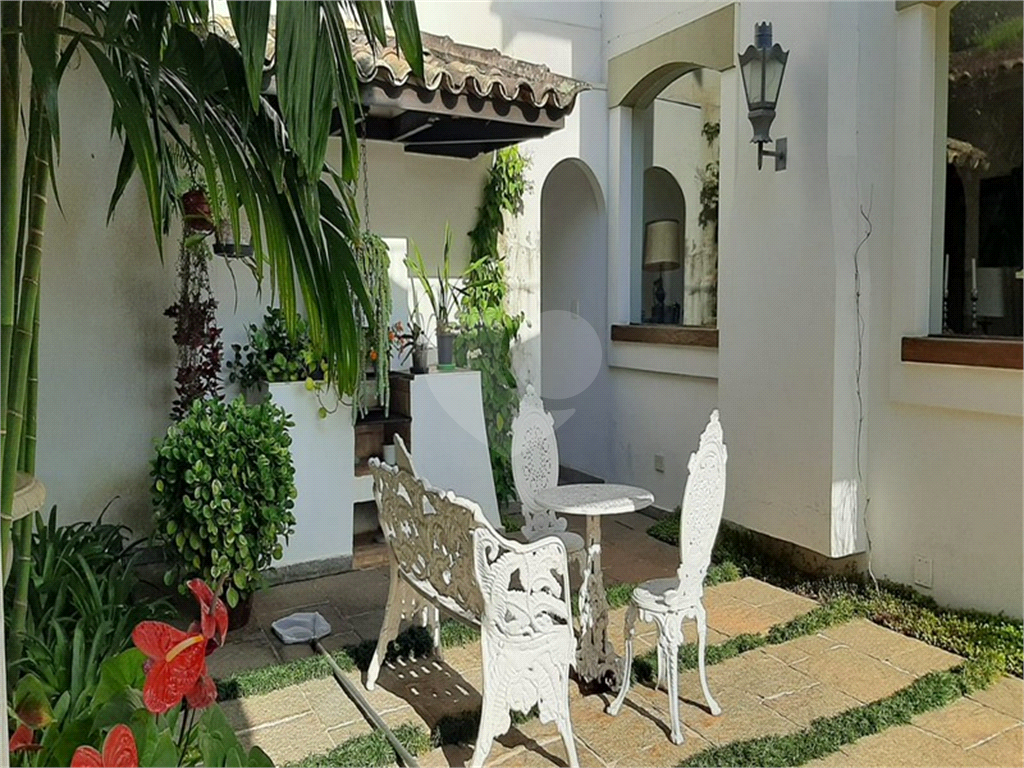 Uma casa com Varanda