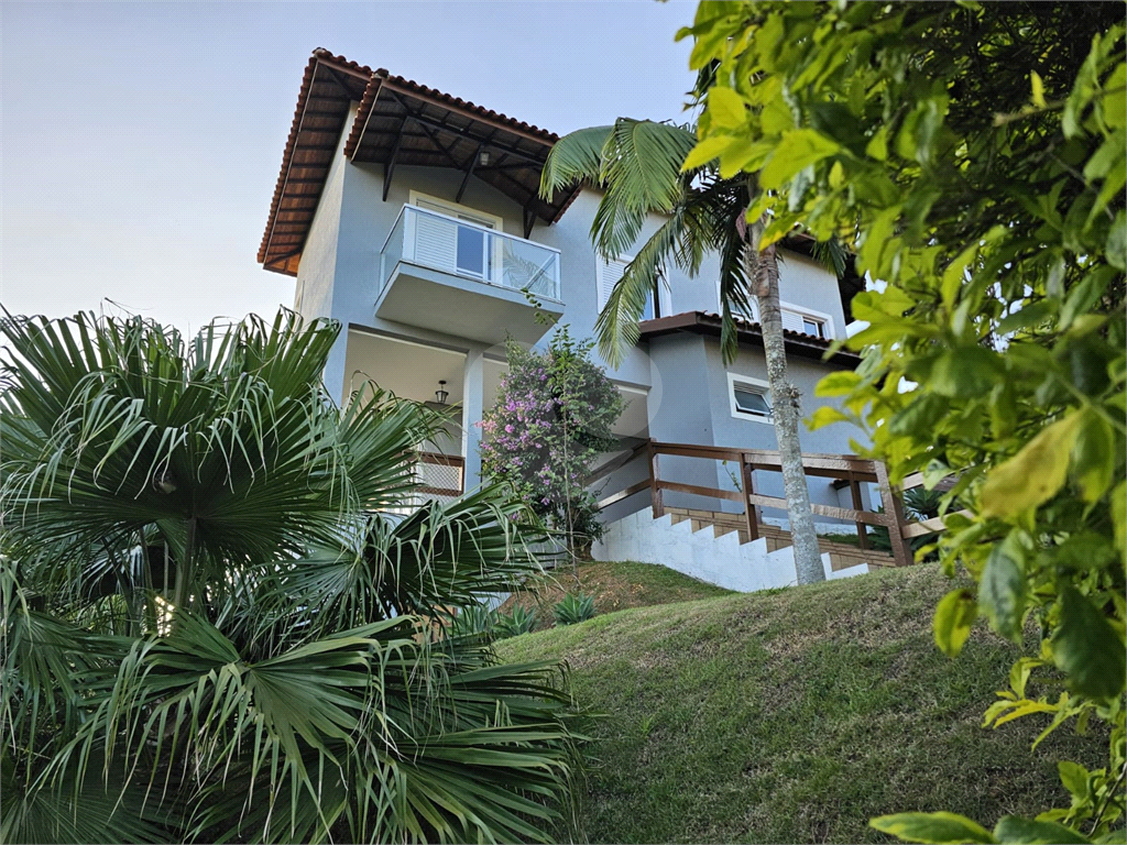Casa de Condomínio à venda com 4 quartos, 300m² - Foto 1