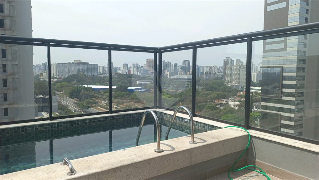 APARTAMENTO em MOEMA