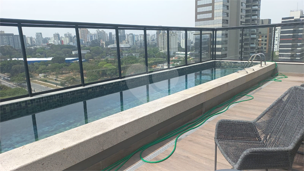 APARTAMENTO em MOEMA
