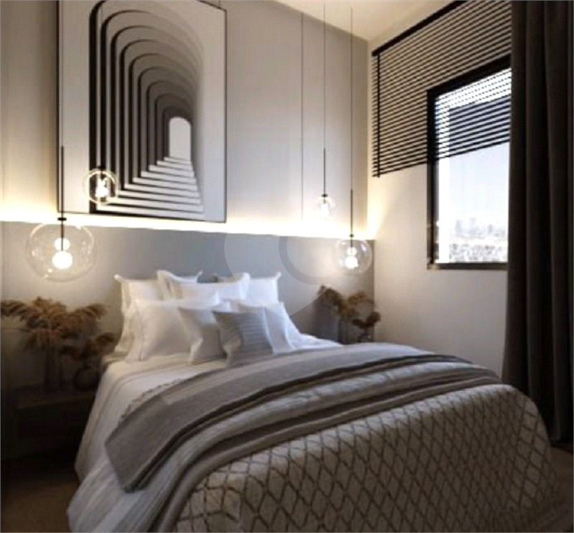 Vende-se apartamento com 2 dormitórios a 300 metros do metrô