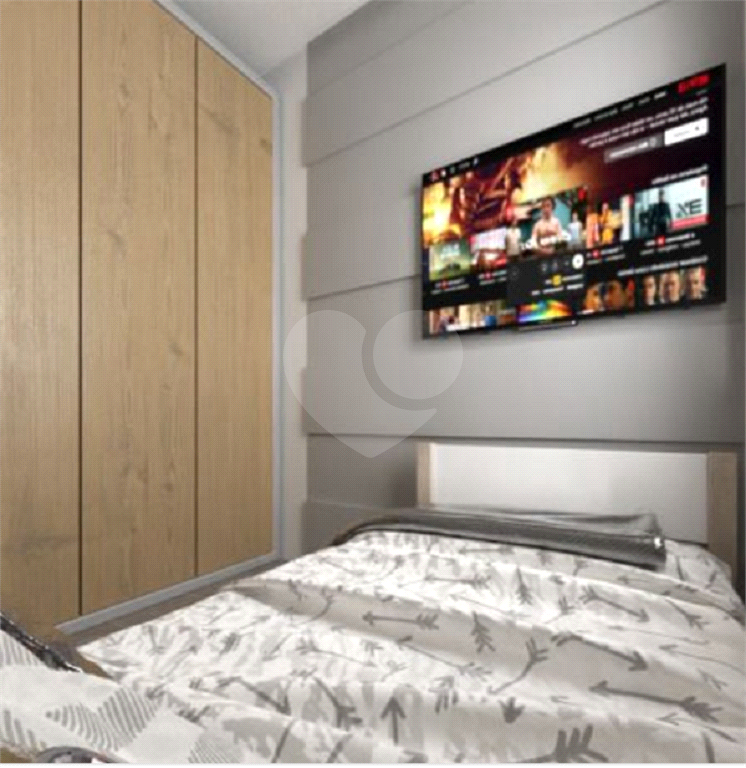 Vende-se apartamento com 2 dormitórios a 300 metros do metrô